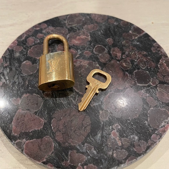 Gold Padlock and Key Set - Picture 8 of 8